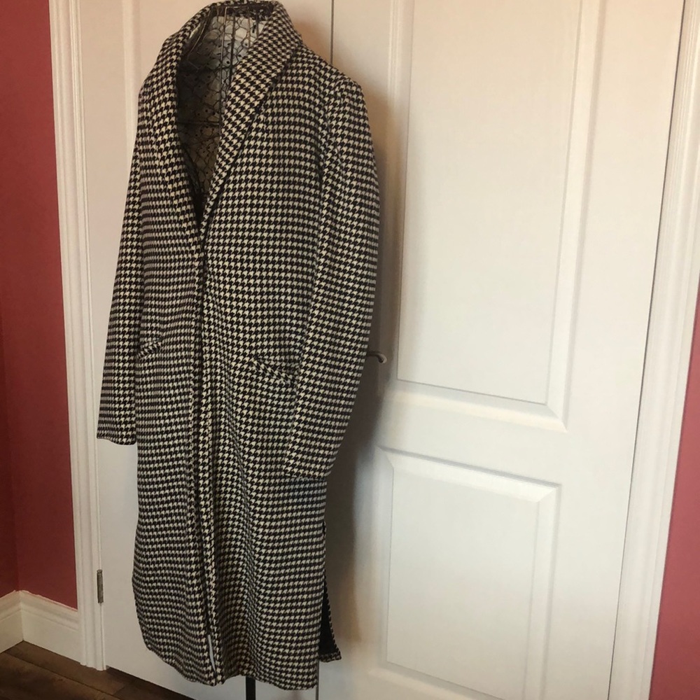 Houndstooth pattern long coat with pockets size M